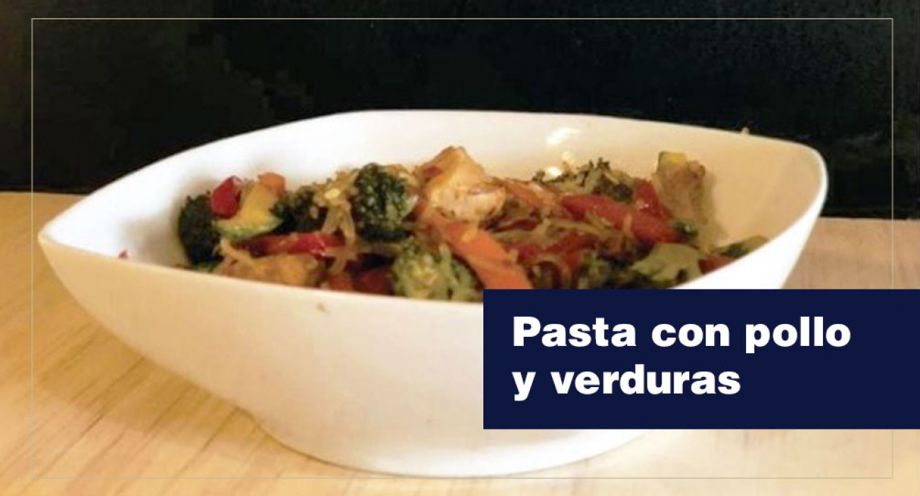 Pasta con pollo y verduras